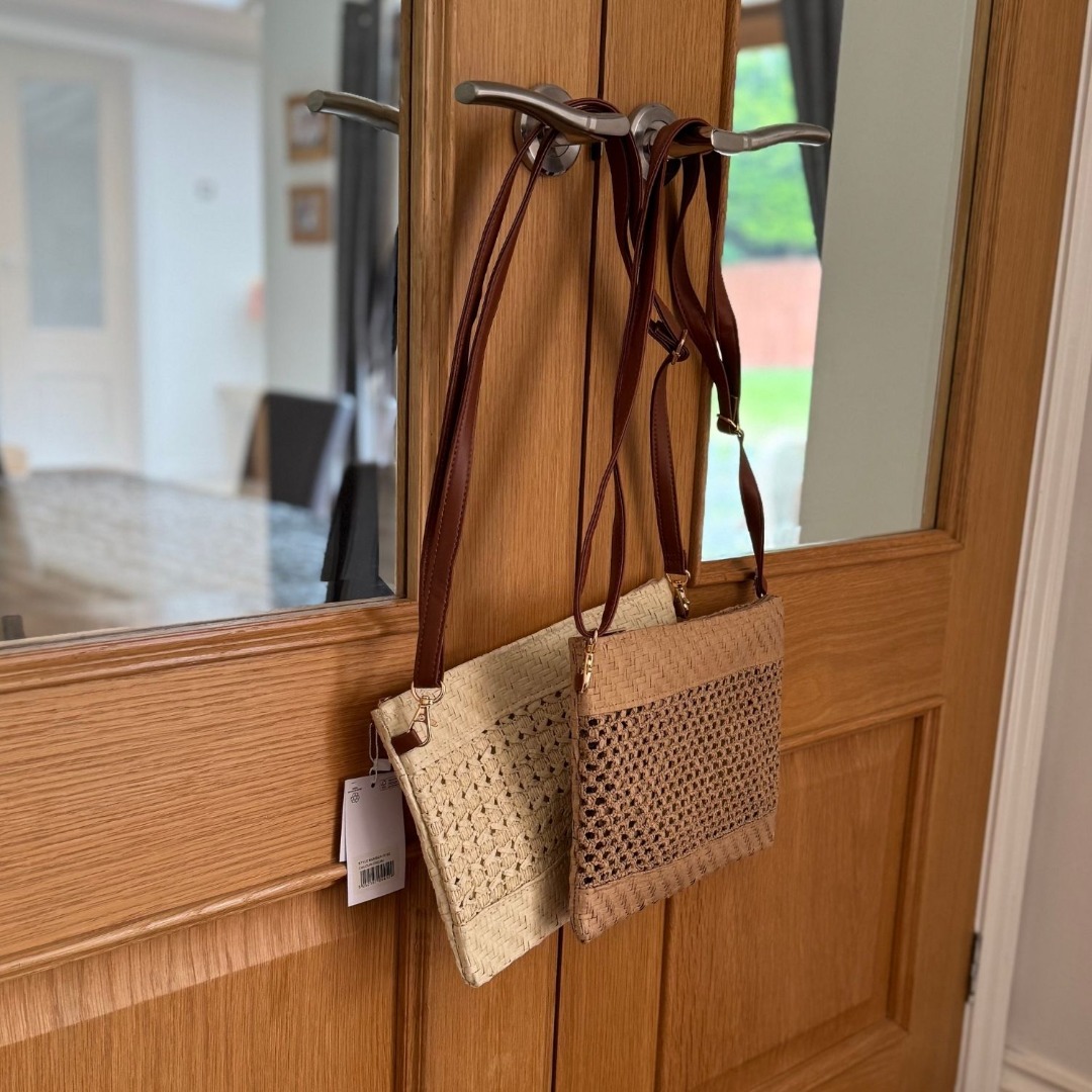 2in1 Straw Effect Clutch & Crossbody Bag - Image 2