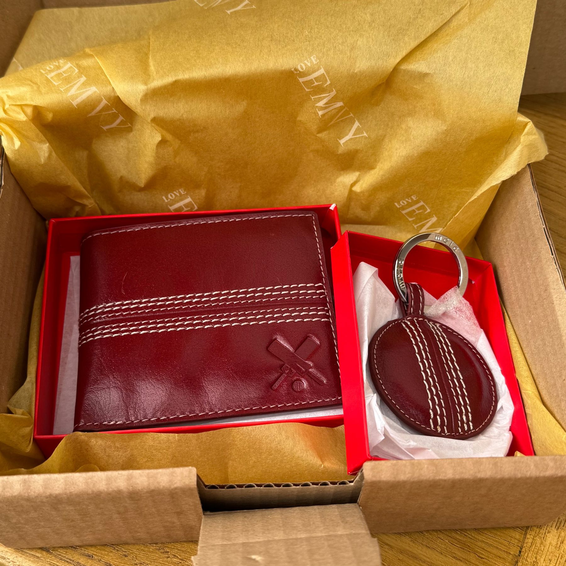 Cricket Gift Set – Leather RFID Wallet & Hand-Stitched Cricket Ball Keyring – Gift Boxed - Image 4