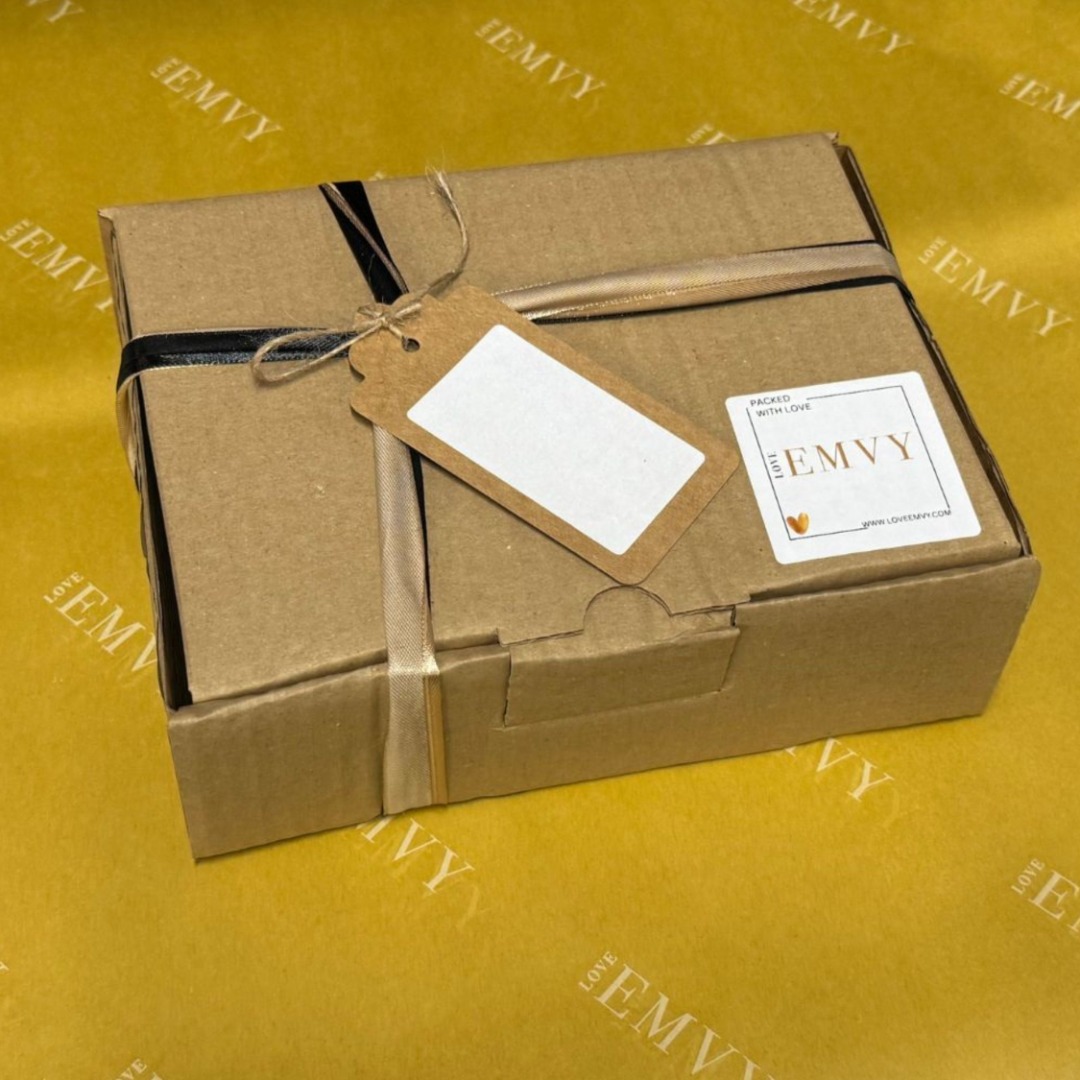 Gift Boxed Leather Highland Cow Purse & Keyring - Image 4